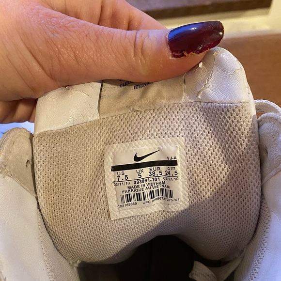 RARE VINTAGE 80s NIKE high tops White and Gray Sneakers.. - Picture 3 of 8